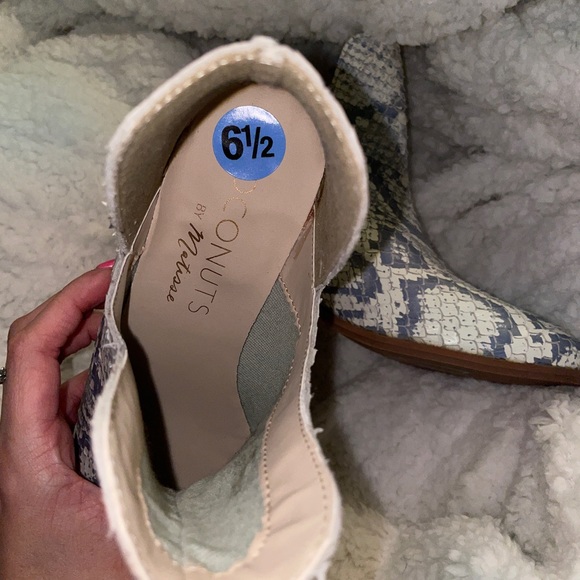 New Snake Skin Booties 6.5 - Picture 5 of 5